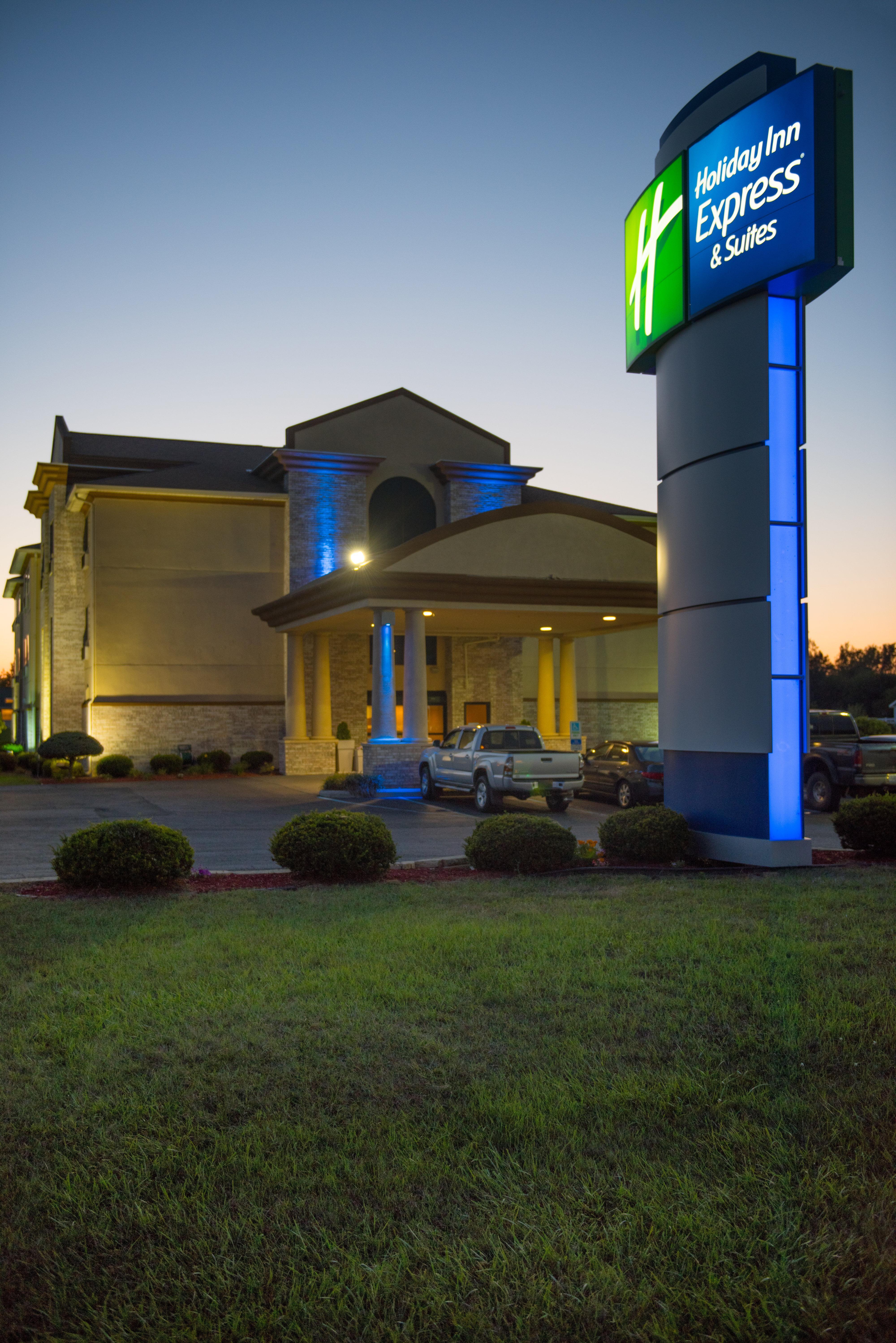 Holiday Inn Express Hotel & Suites Wauseon By Ihg Exterior photo