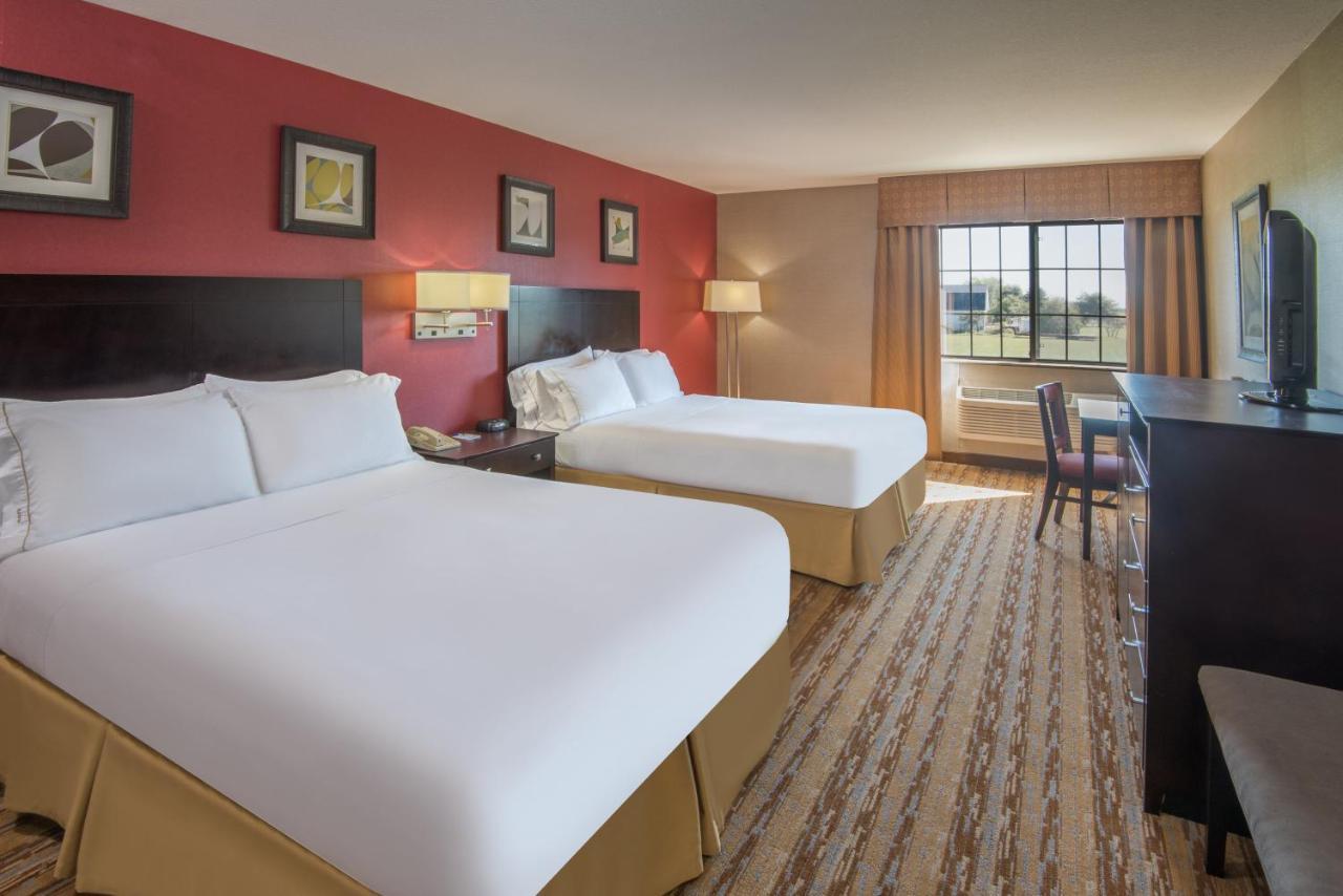 Holiday Inn Express Hotel & Suites Wauseon By Ihg Exterior photo